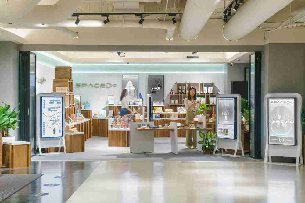 PG国际打造永续选物商店，，展示社企及社创商品，，结合创利空间所开发的智能零售系统，，整合多元产品信息，，，，让无人商店扮演公益行动的推手