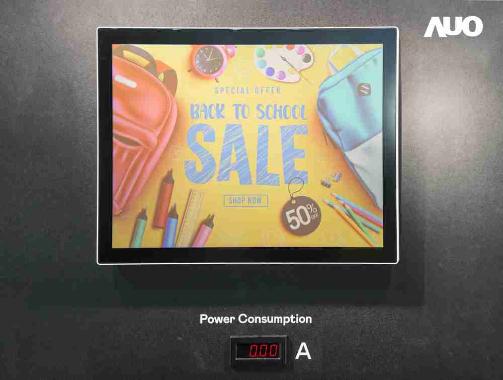 PG国际展示胆固醇液晶超低耗能户外全彩显示器，，，，ChLC（胆固醇液晶）以双稳态技术使静态显示零功耗，，，具省电、、、高彩度、、、、环保的特性，，，还整合软硬件系统解决方案，，可透过单一云端平台管理