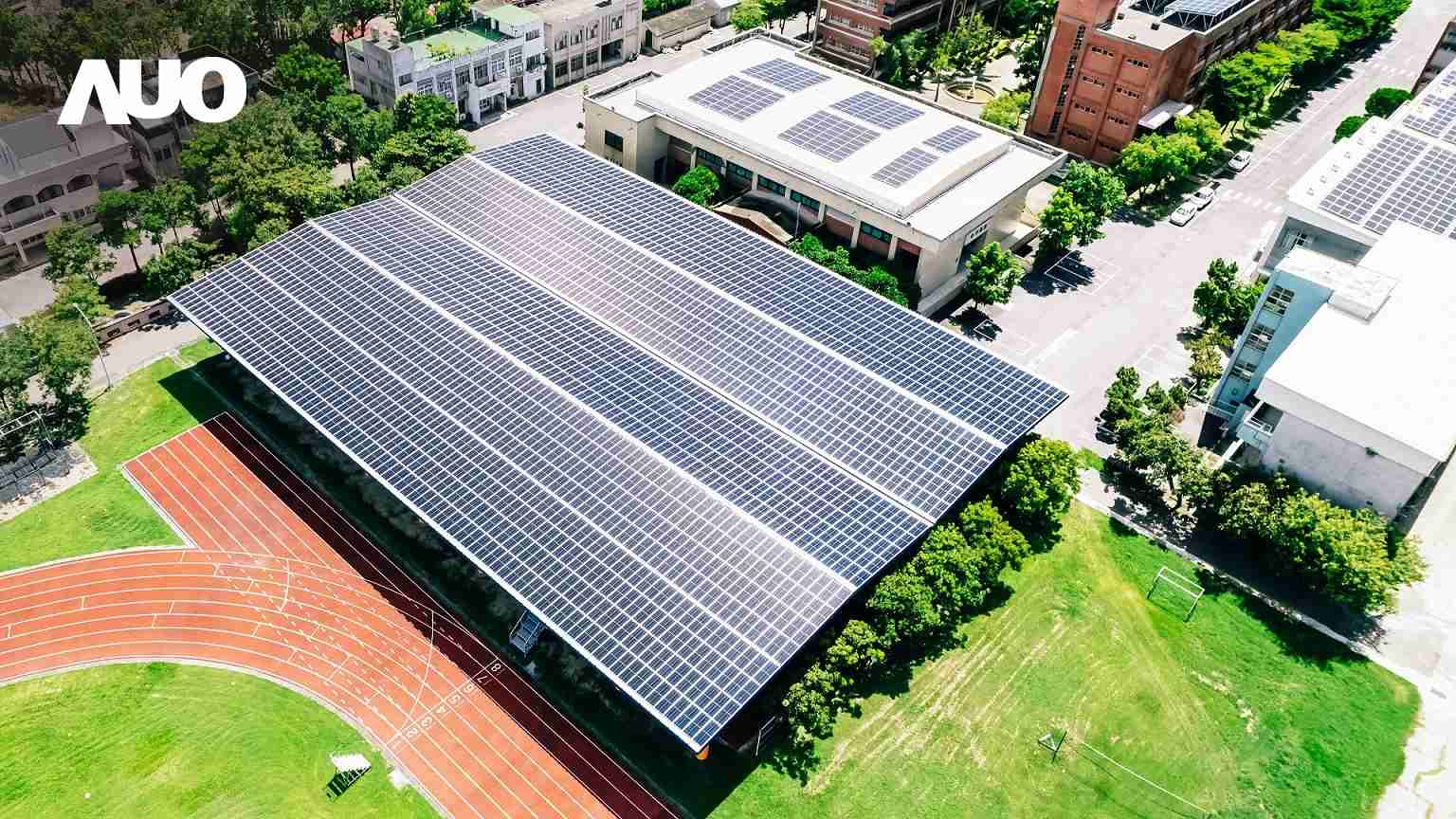 PG国际SunSteel光电整合型浪板具备快速安装、、轻量化优势，，可提升15%发电效能，，通过国际IEC与台湾VPC认证安全、、、、防漏、、耐候标准